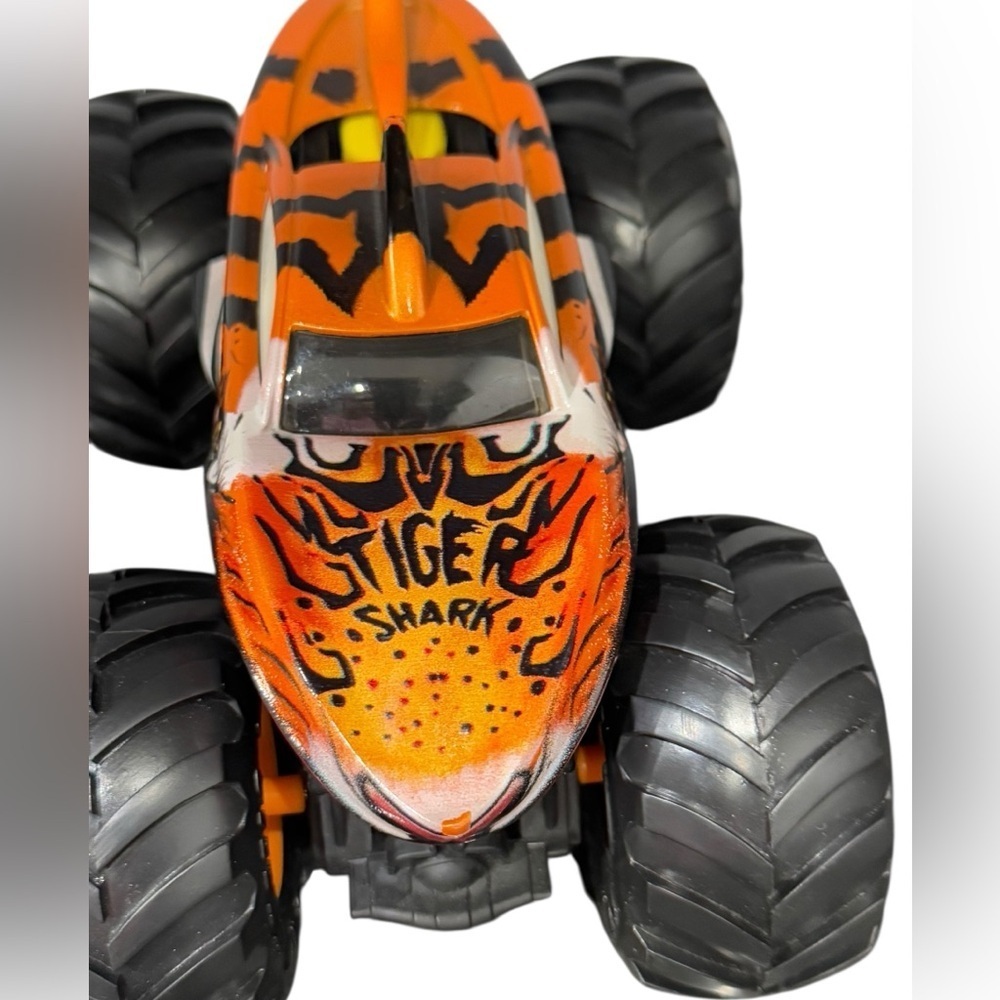 Hot Wheels Tiger Shark 1:24 Diecast Monster Truck - Picture 8 of 9